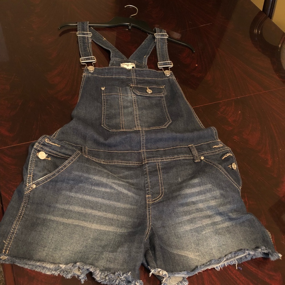 Overall shorts